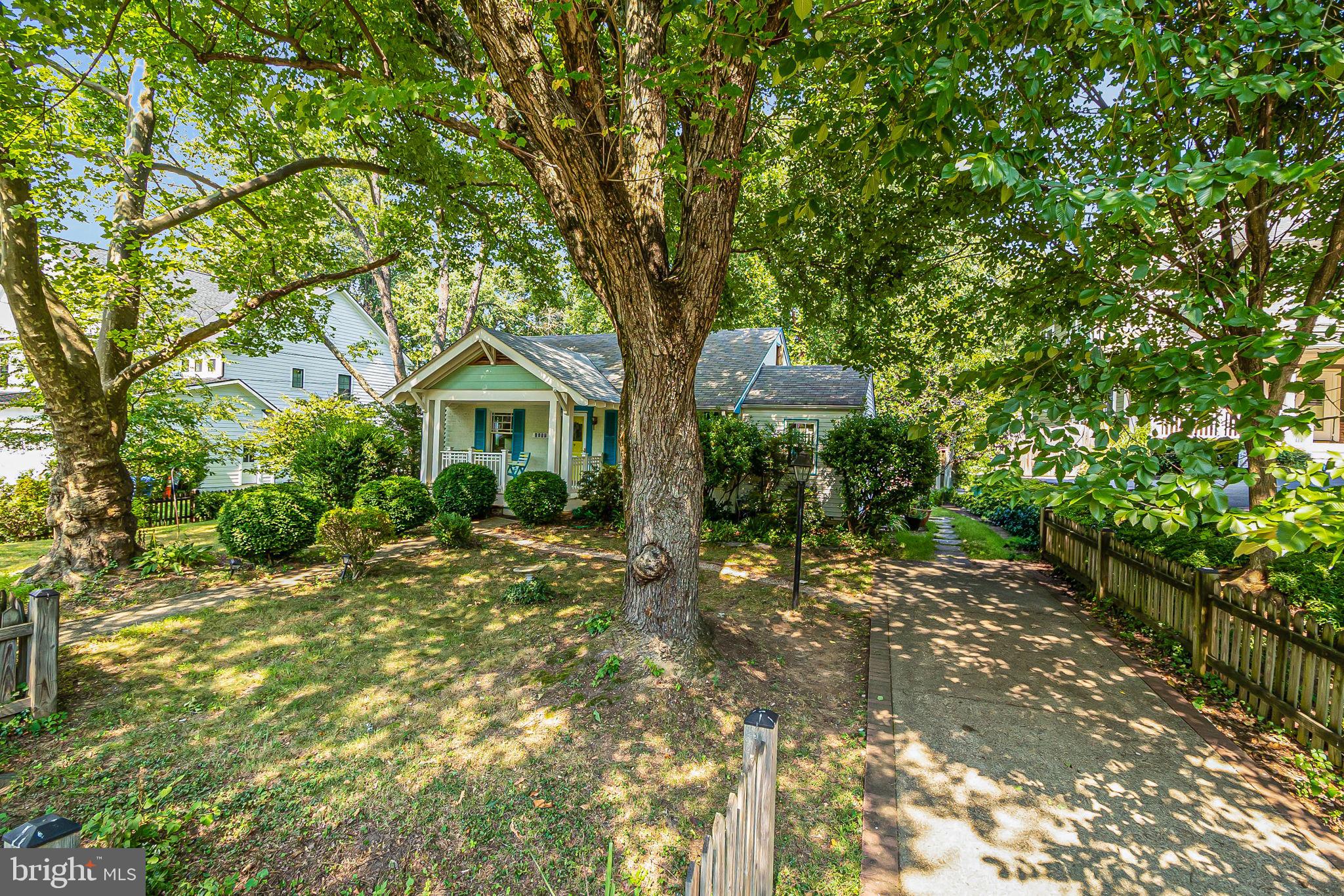 WESTHAMPTON - Residential