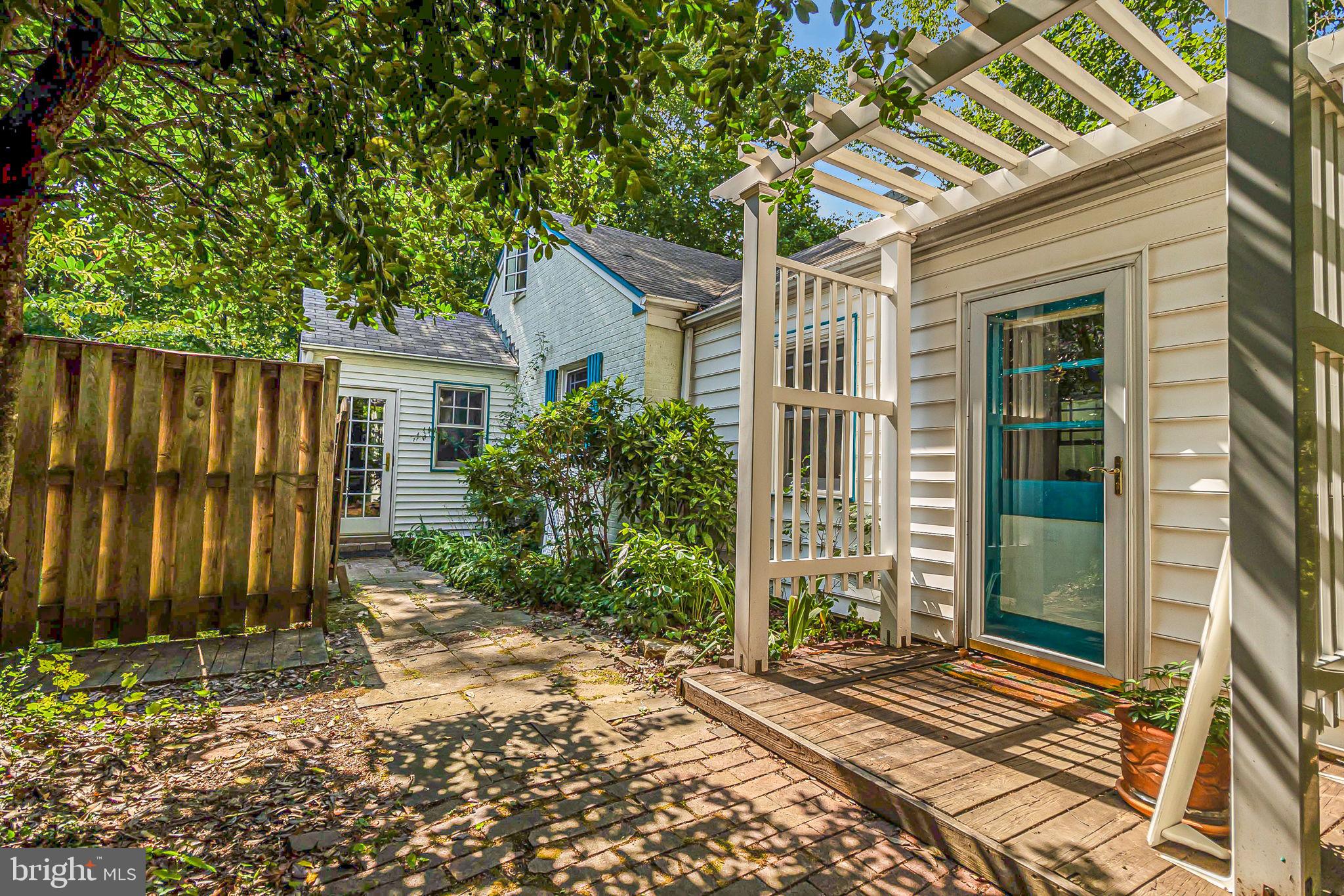 WESTHAMPTON - Residential