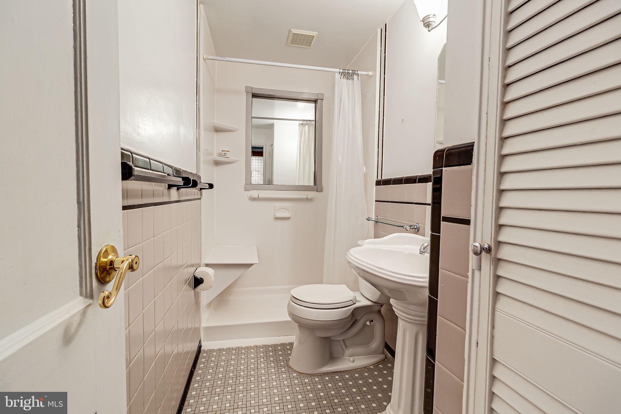 WESTHAMPTON - Residential