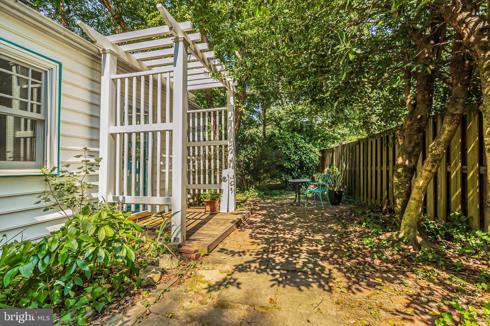 WESTHAMPTON - Residential