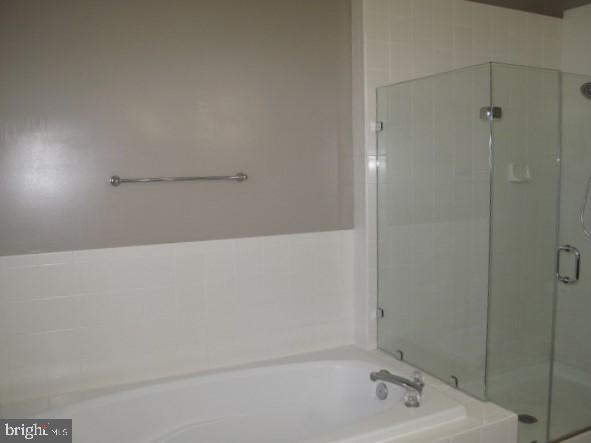 COUNTRY SQUIRE - Residential Lease