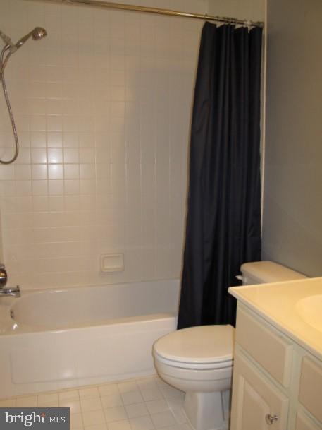 COUNTRY SQUIRE - Residential Lease