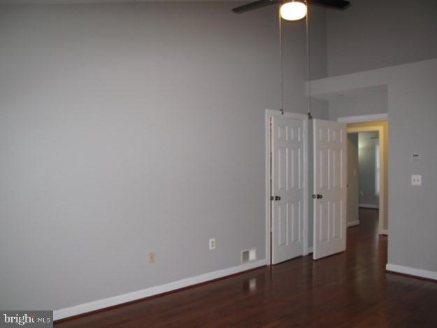 COUNTRY SQUIRE - Residential Lease