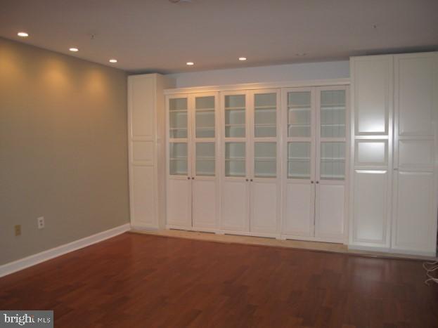 COUNTRY SQUIRE - Residential Lease