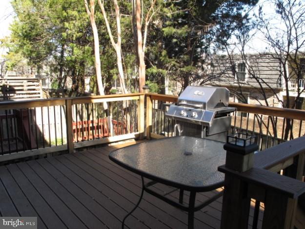 COUNTRY SQUIRE - Residential Lease