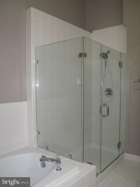 COUNTRY SQUIRE - Residential Lease