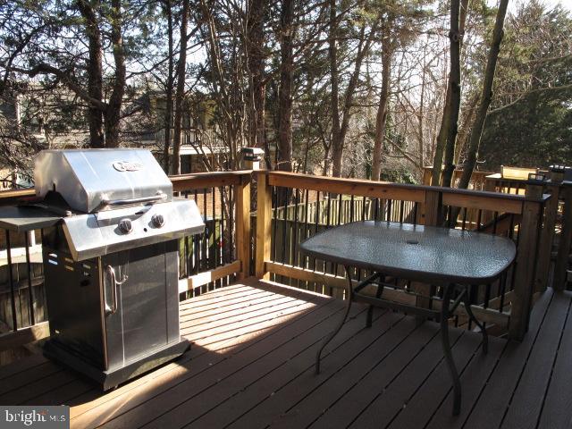 COUNTRY SQUIRE - Residential Lease