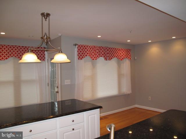 COUNTRY SQUIRE - Residential Lease