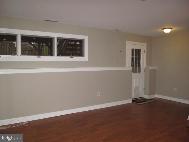 COUNTRY SQUIRE - Residential Lease