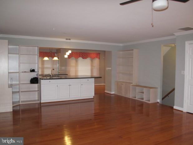 COUNTRY SQUIRE - Residential Lease