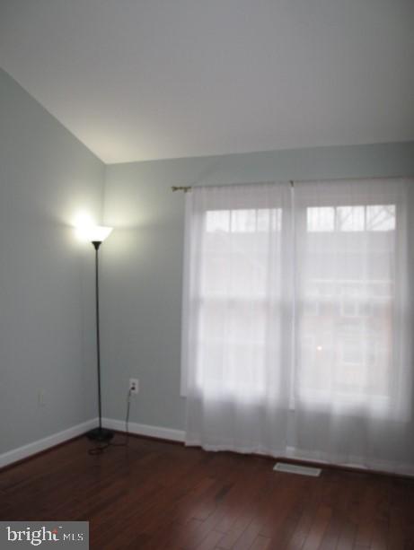 COUNTRY SQUIRE - Residential Lease