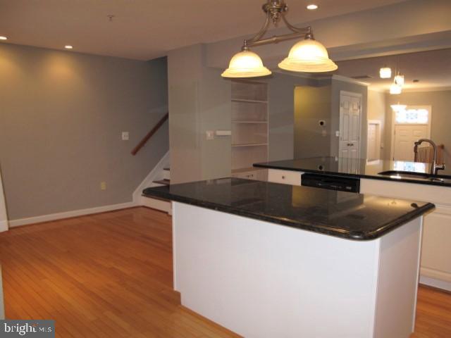 COUNTRY SQUIRE - Residential Lease