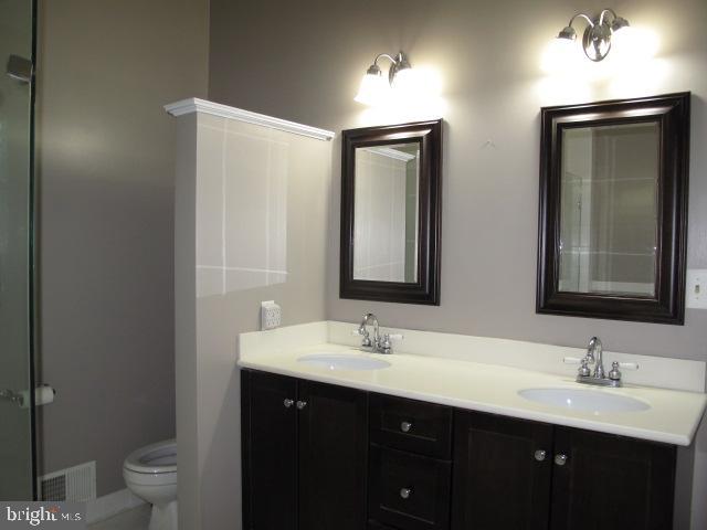 COUNTRY SQUIRE - Residential Lease