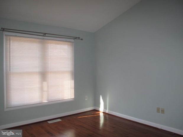 COUNTRY SQUIRE - Residential Lease