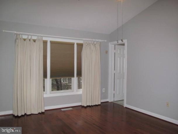 COUNTRY SQUIRE - Residential Lease