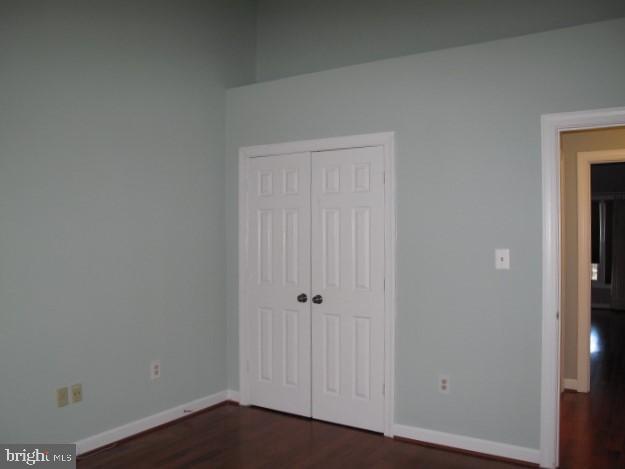 COUNTRY SQUIRE - Residential Lease