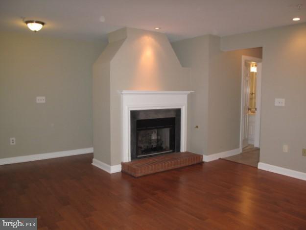 COUNTRY SQUIRE - Residential Lease