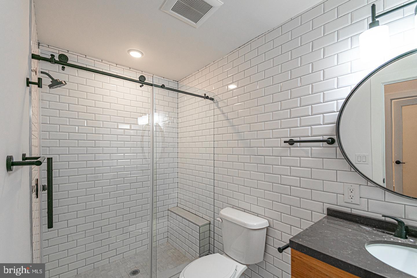 1211 BAINBRIDGE STREET UNIT 4C