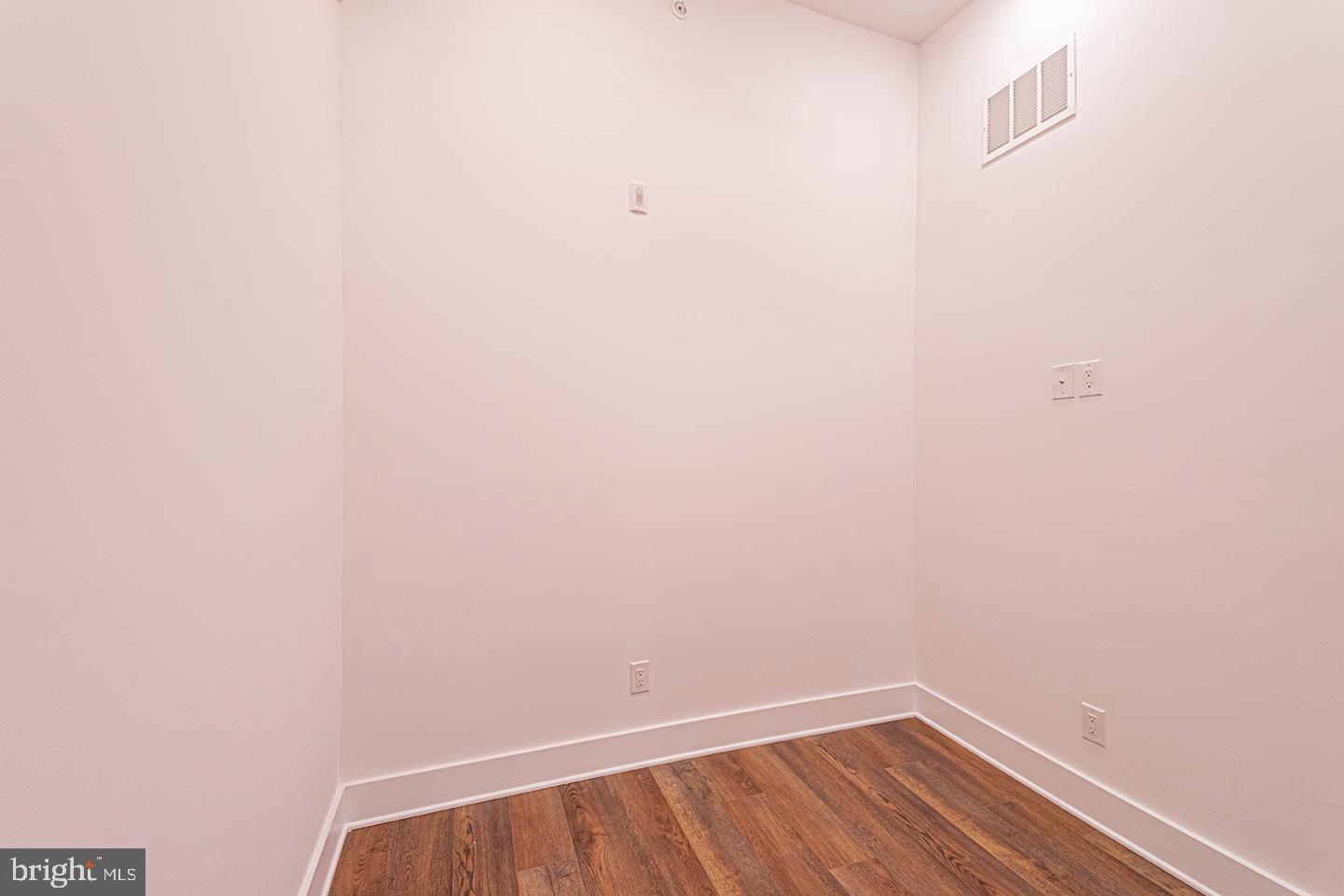 1211 BAINBRIDGE STREET UNIT 4C