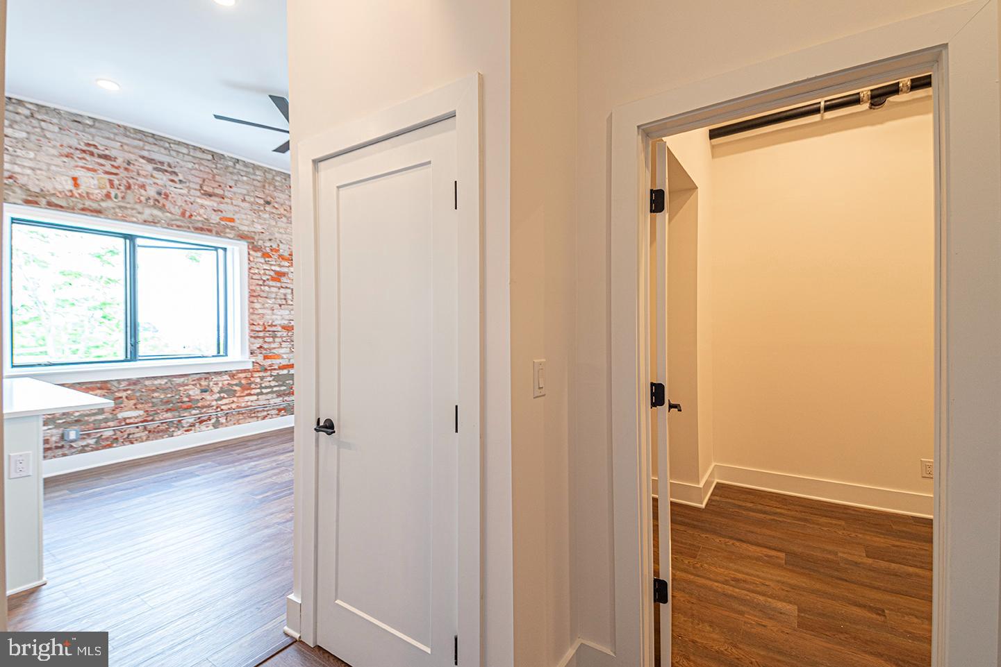 1211 BAINBRIDGE STREET UNIT 4C