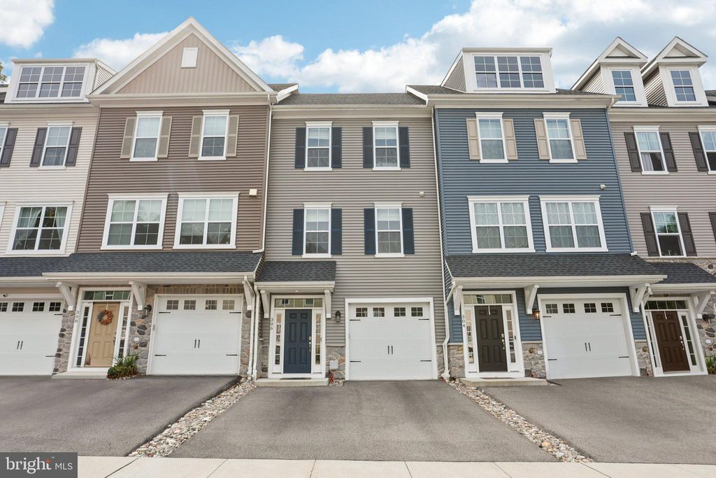 Photo of 306 Rock Run Circle, BROOMALL, PA 19008 (MLS # PADE2100764)