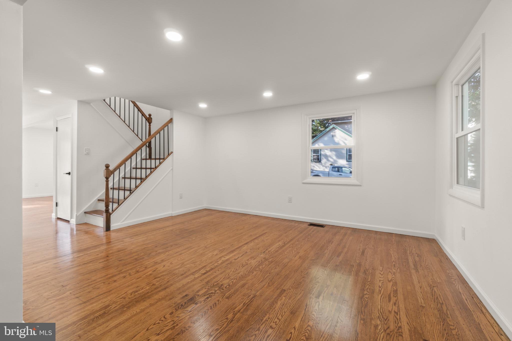 8 OAKVIEW