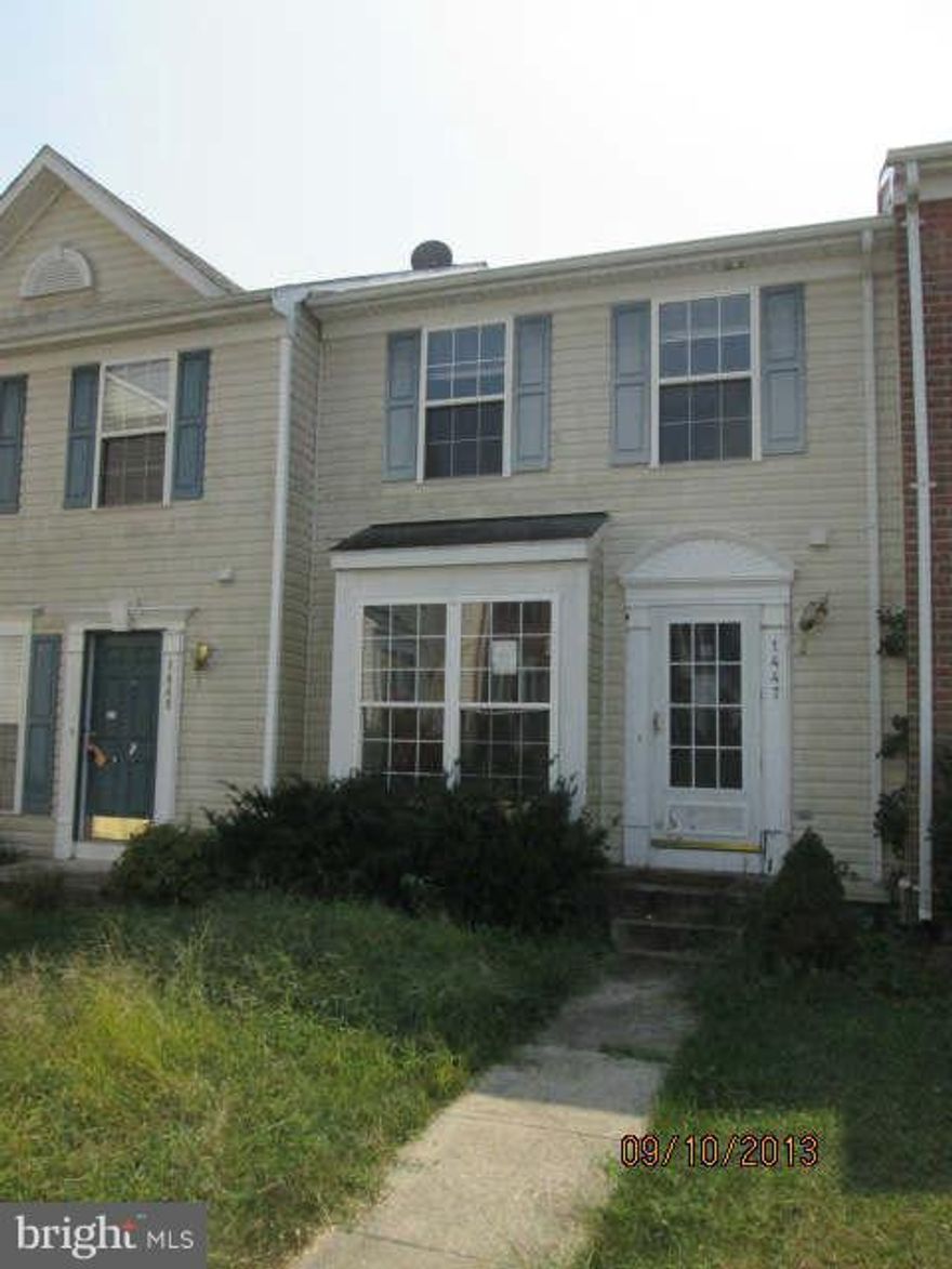 URGENT - AWESOME PROPERTY AVAILABLE - LARGE INTERIOR TOWNHOME. KITCHEN WITH CENTER ISLAND AND SLIDERS TO DECK.  FULLY FINISHED BASEMENT.  PRIVATE LOT. CALL FOR APPOINTMENT.  BUY NOW TO TAKE ADVANTAGE OF BELOW MARKET PRICING, AND BUY-BACK GUARANTEE - CALL FOR DETAILS.  ACT FAST, THESE HOMES GO QUICK! THIS PROPERTY IS NOW UNDER AUCTION TERMS.