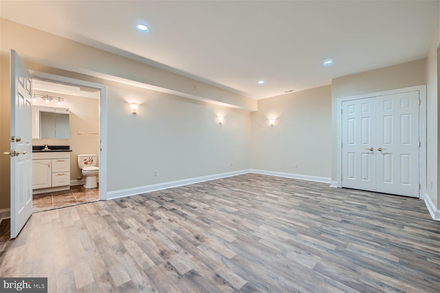 GLENVILLE MANOR - Residential