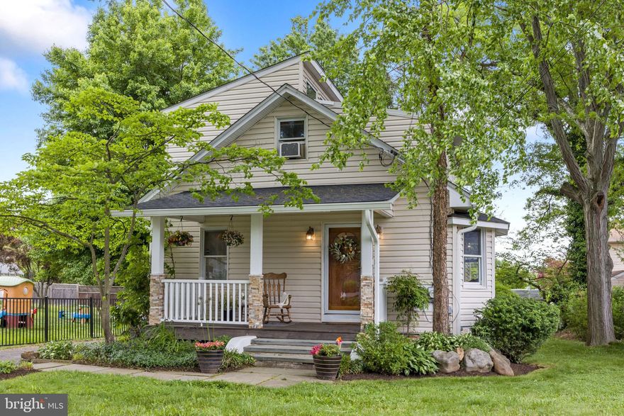 Look no further, this charming three-bedroom Parkland home is ready to go and awaits its New Owners. The welcoming covered porch entry and beautifully landscaped gardens set the stage for what's to come. Stepping inside you will find refinished hardwood flooring in the adorable living room which has a Bay Window and bumped-out window seat offering storage beneath. Adjacent to the living room is an extra sitting area,  the perfect spot for your morning coffee and a good book. Down the hall you will find a full bathroom and an updated eat-in kitchen with soft close cabinetry, quartz countertops, and vinyl plank flooring. Heading upstairs you will appreciate the abundance of natural sunlight offered from the large stairway window and skylights. There is a generously sized primary bedroom with cedar lined closet and transom windows.  The two additional bedrooms and a second full bathroom with laundry chute, complete this level of the home. The outside area is a perfect amount of yard space for all your entertaining and the recently refinished back porch is ready to go for BBQ season. Other amenities include a storage garage, walkout basement with bilco doors, and a laundry area which is located on the lower level.  Convenient to all major roadways, shopping, and restaurants. Make sure to add this gem to your Must-See list, as it could be gone tomorrow.
