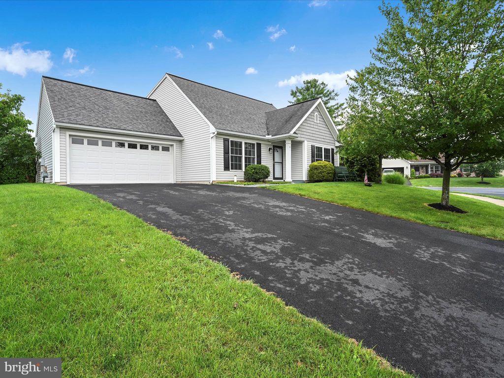 Photo of 6 Truman Drive, EPHRATA, PA 17522 (MLS # PALA2071596)