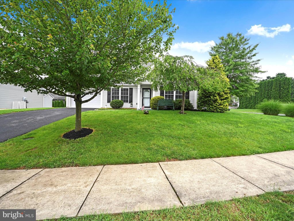 Photo of 6 Truman Drive, EPHRATA, PA 17522 (MLS # PALA2071596)