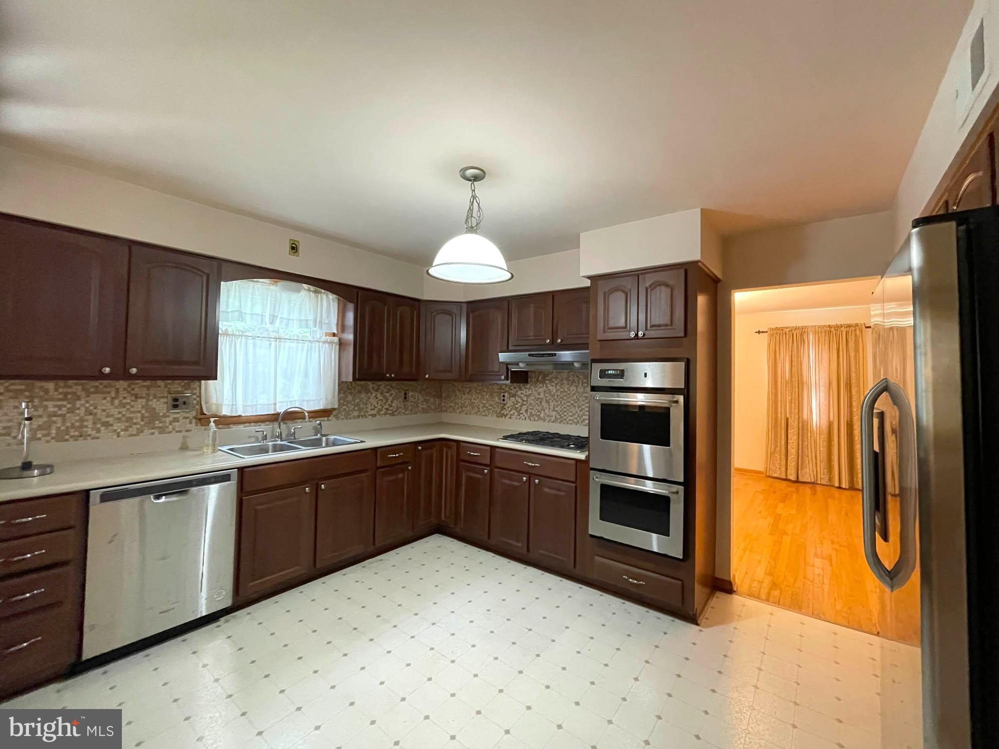 PERRY HALL - Residential