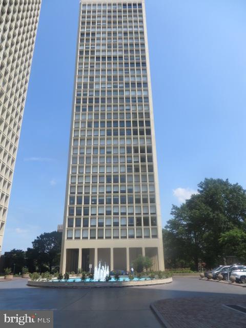 Newly offered rare opportunity. Two bedroom, corner unit at Society Hill Towers. Huge floor to ceiling windows offering beautiful city and river views. Large living room with both city and river views. Two bedrooms, kitchen plus full bath. Society Hill Towers is a full service condominium located close to the Delaware River, Historic District, Society Hill and Old City. Underground parking available at an additional charge. Upgraded fitness center, outdoor pool, hospitality suites for guests plus shopping plaza. Excellent location, close to I95, 676, Center City and The Sports Complex. Condo fee includes all utilities, cable and internet.