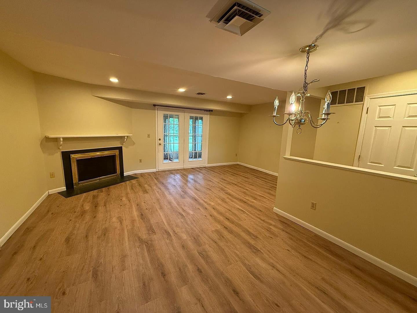 1503 CAMBRIDGE COURT