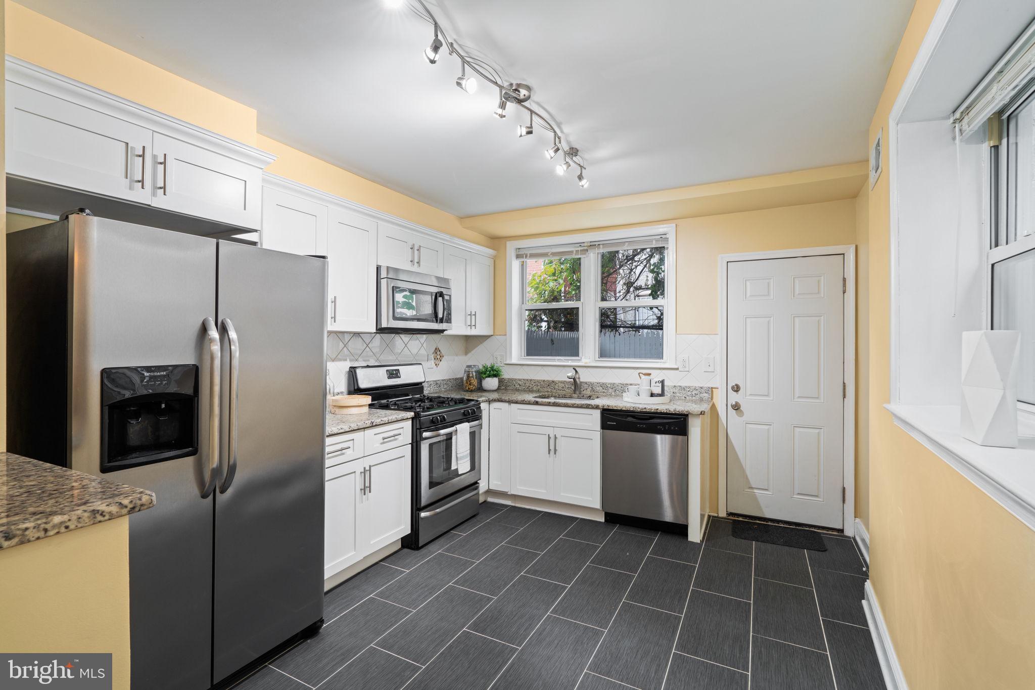 POINT BREEZE - Residential