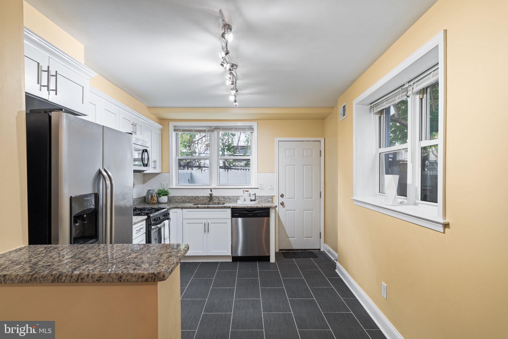 POINT BREEZE - Residential