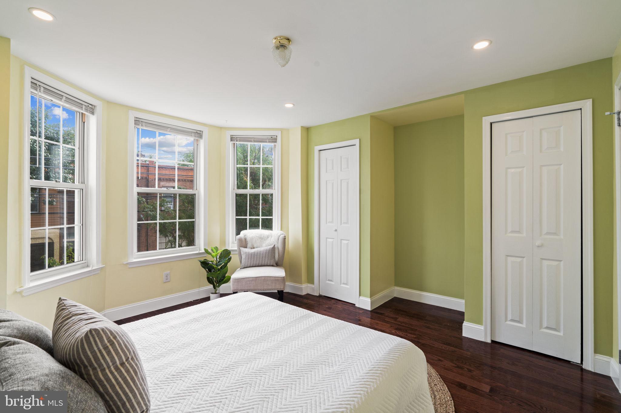 POINT BREEZE - Residential