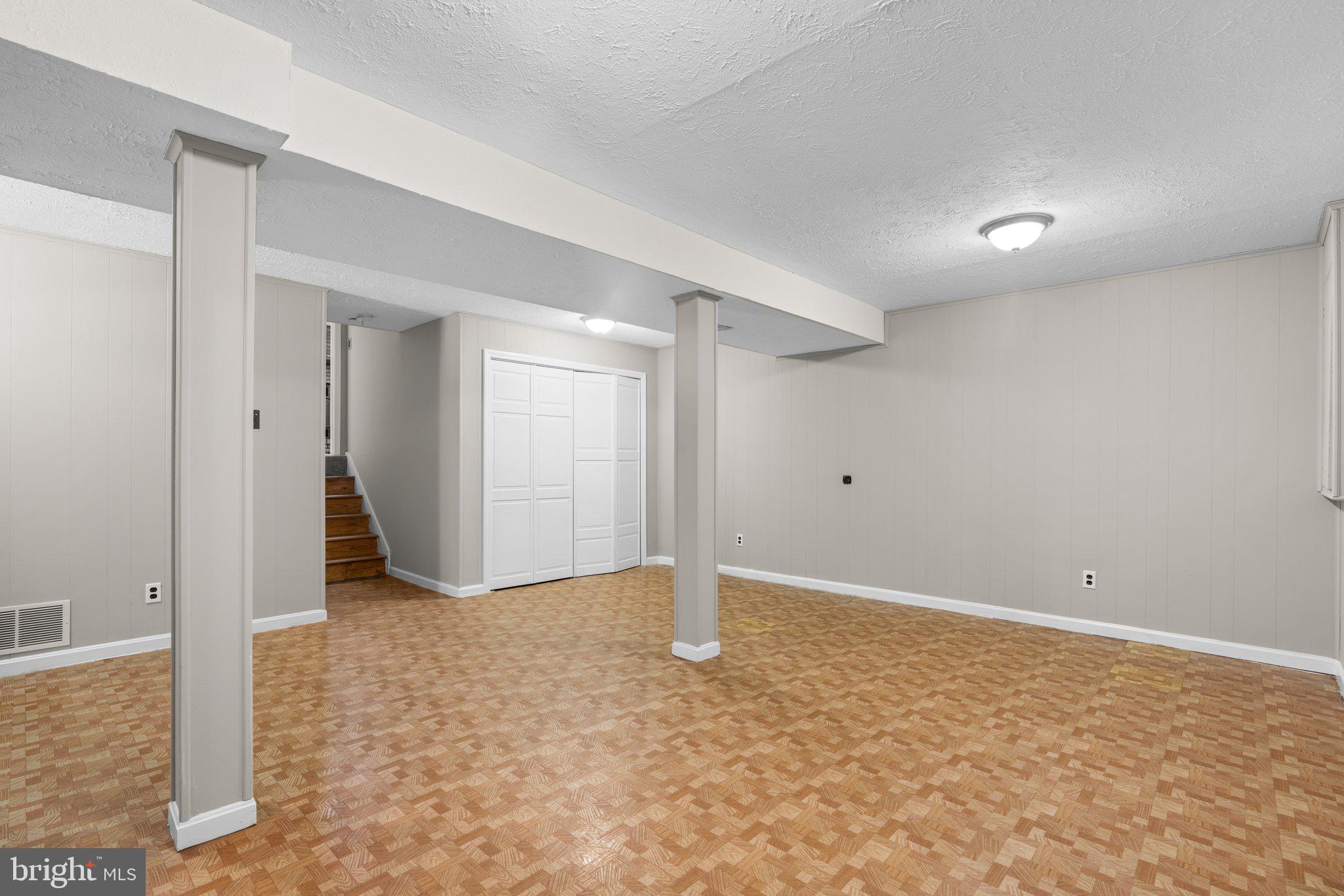 TREVOR WOODS - Residential