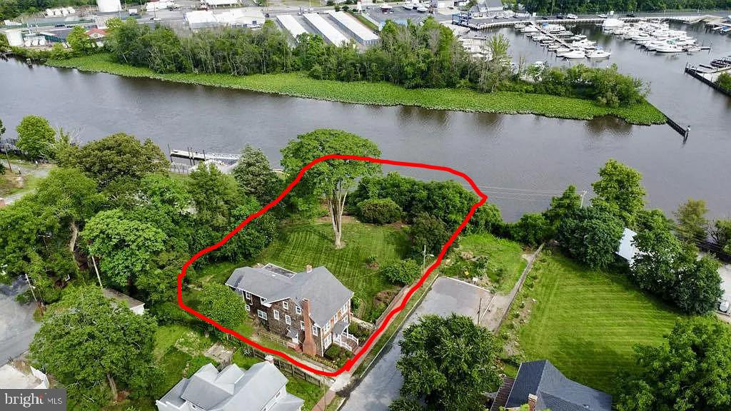 121 S CONWELL STREET