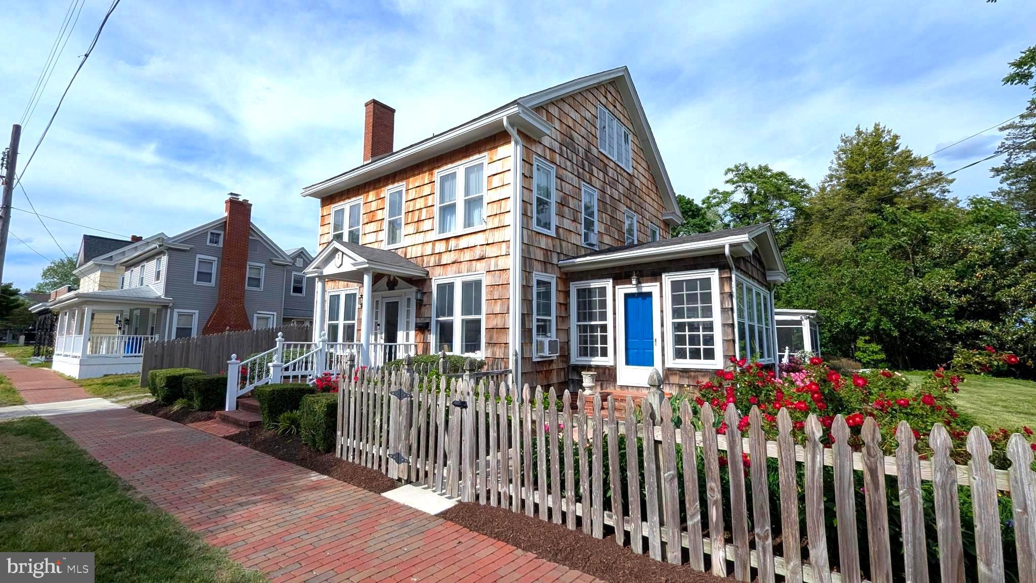 121 S CONWELL STREET