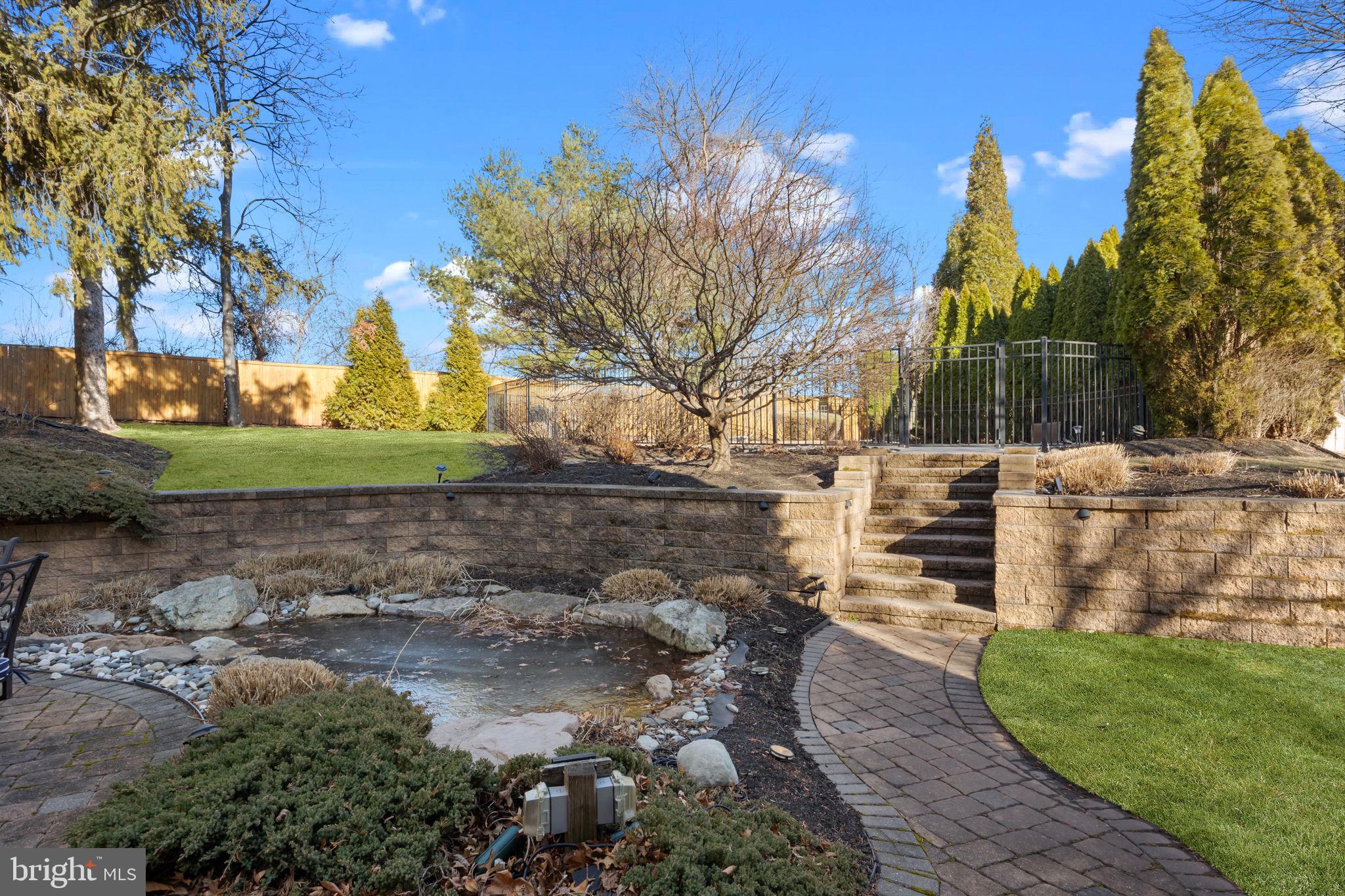 MEADOWBROOK - Residential