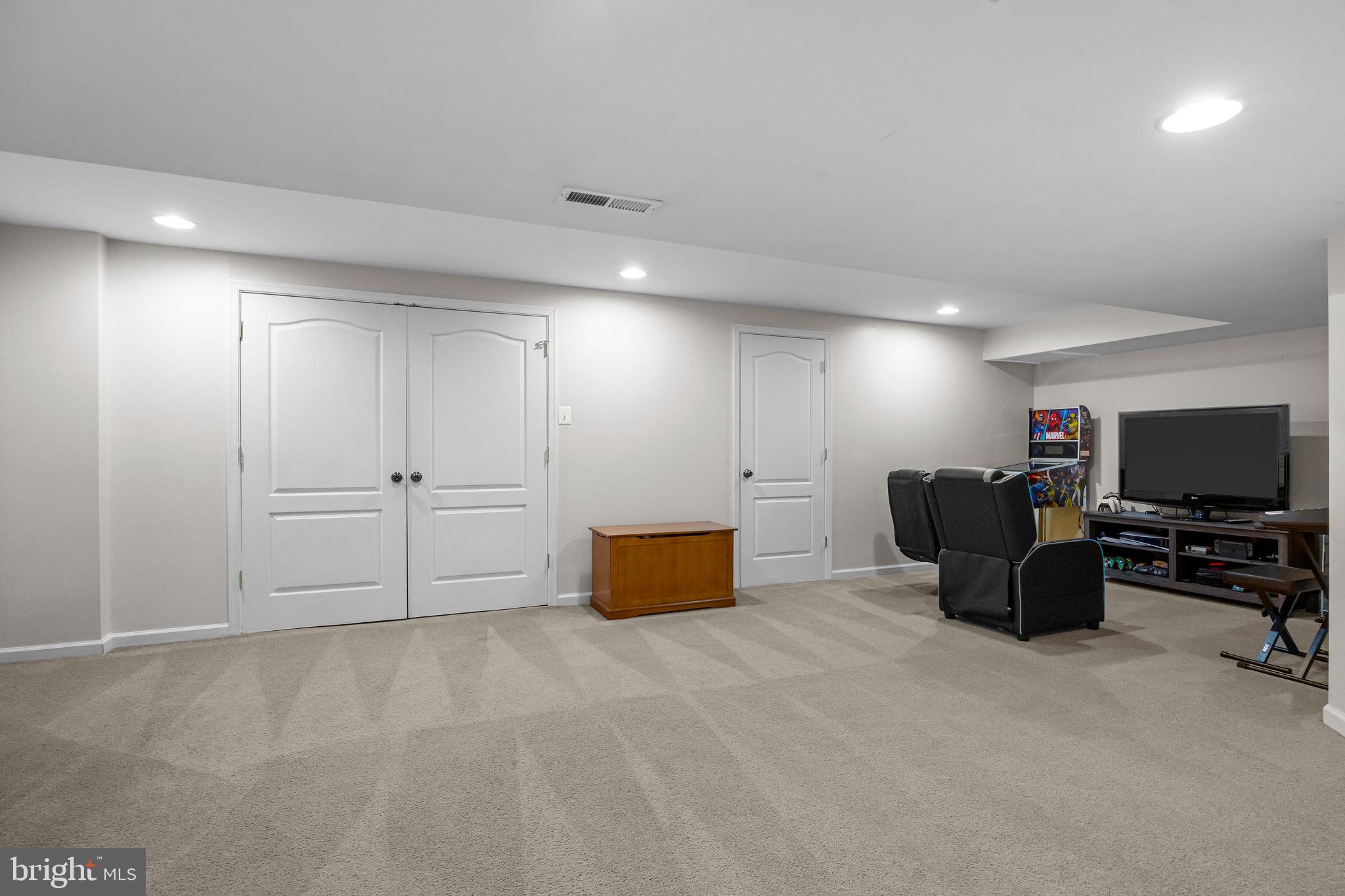 MEADOWBROOK - Residential