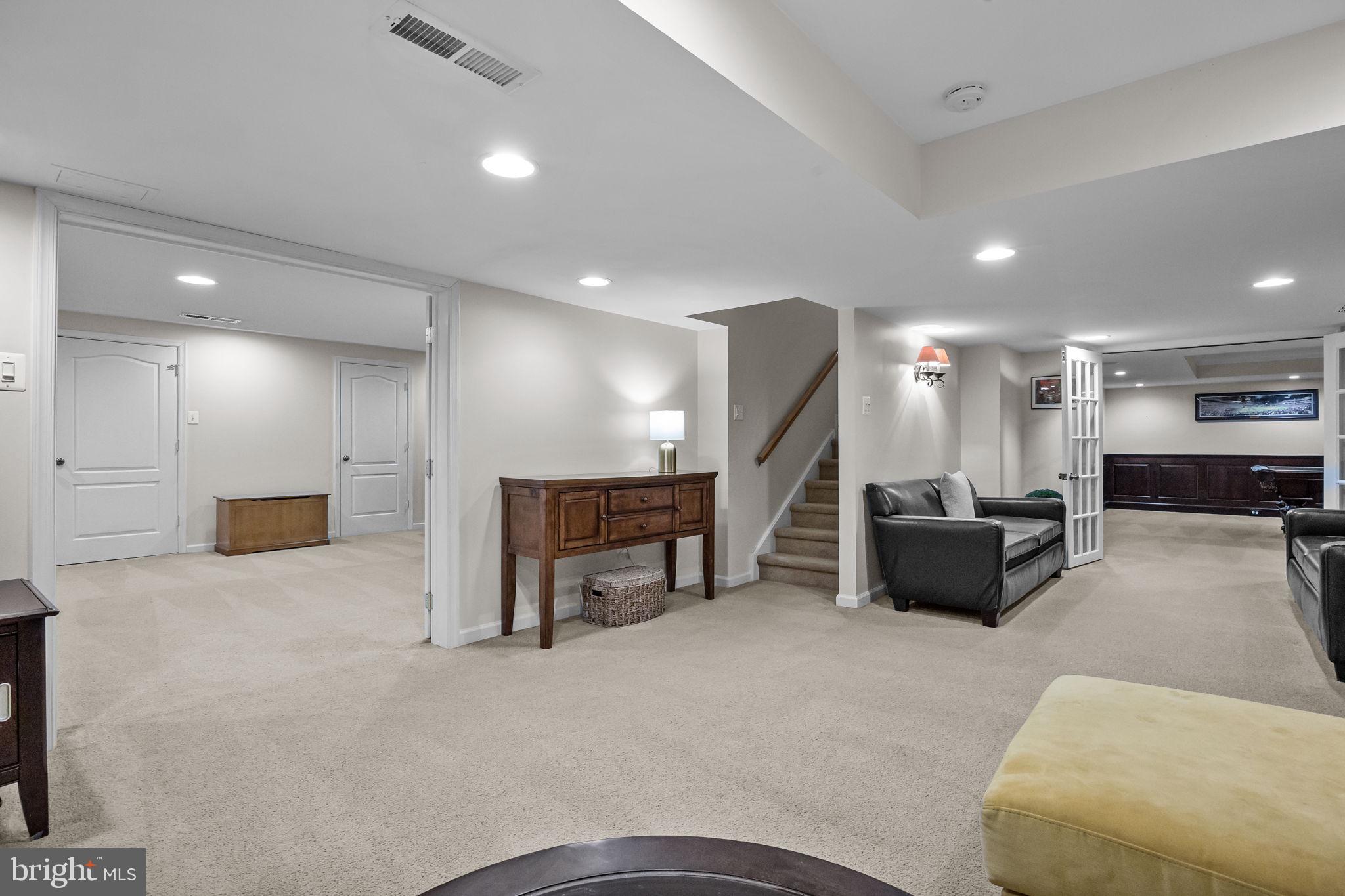 MEADOWBROOK - Residential