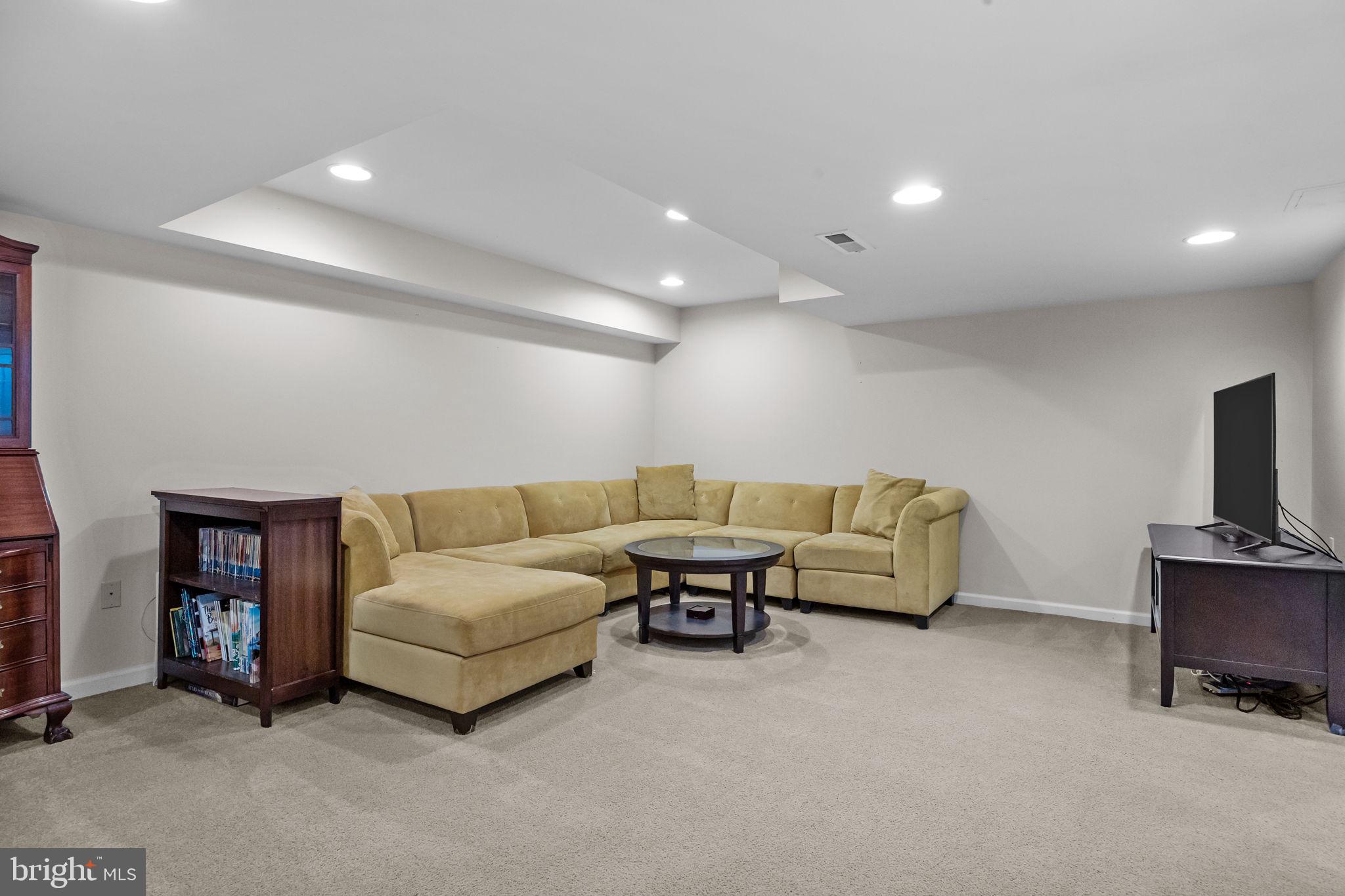 MEADOWBROOK - Residential