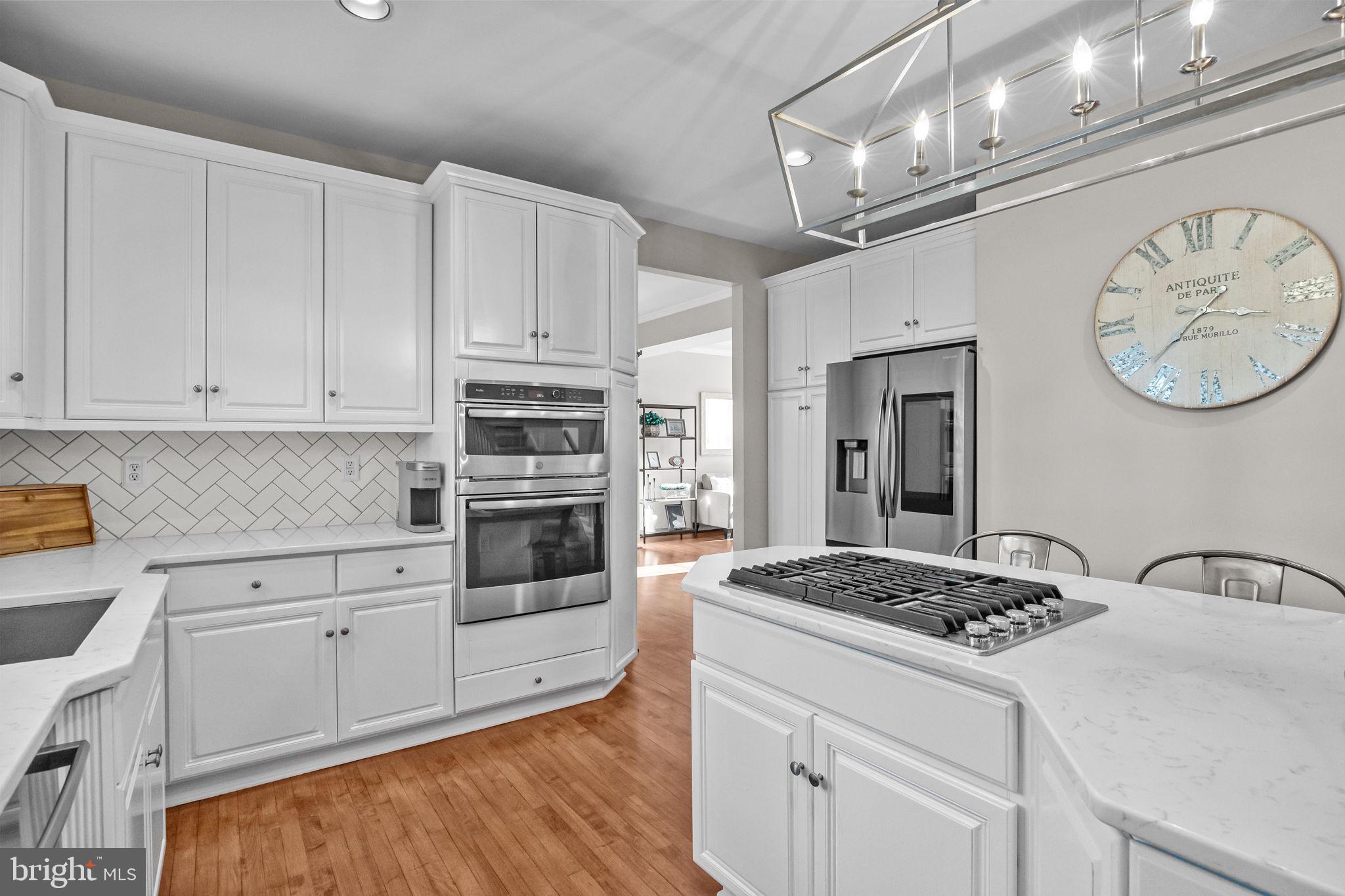 MEADOWBROOK - Residential