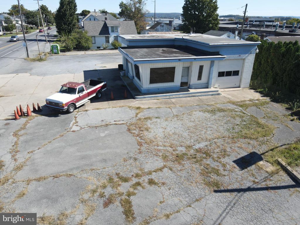 Photo of 1020 W Main Street, NEW HOLLAND, PA 17557 (MLS # PALA2058880)