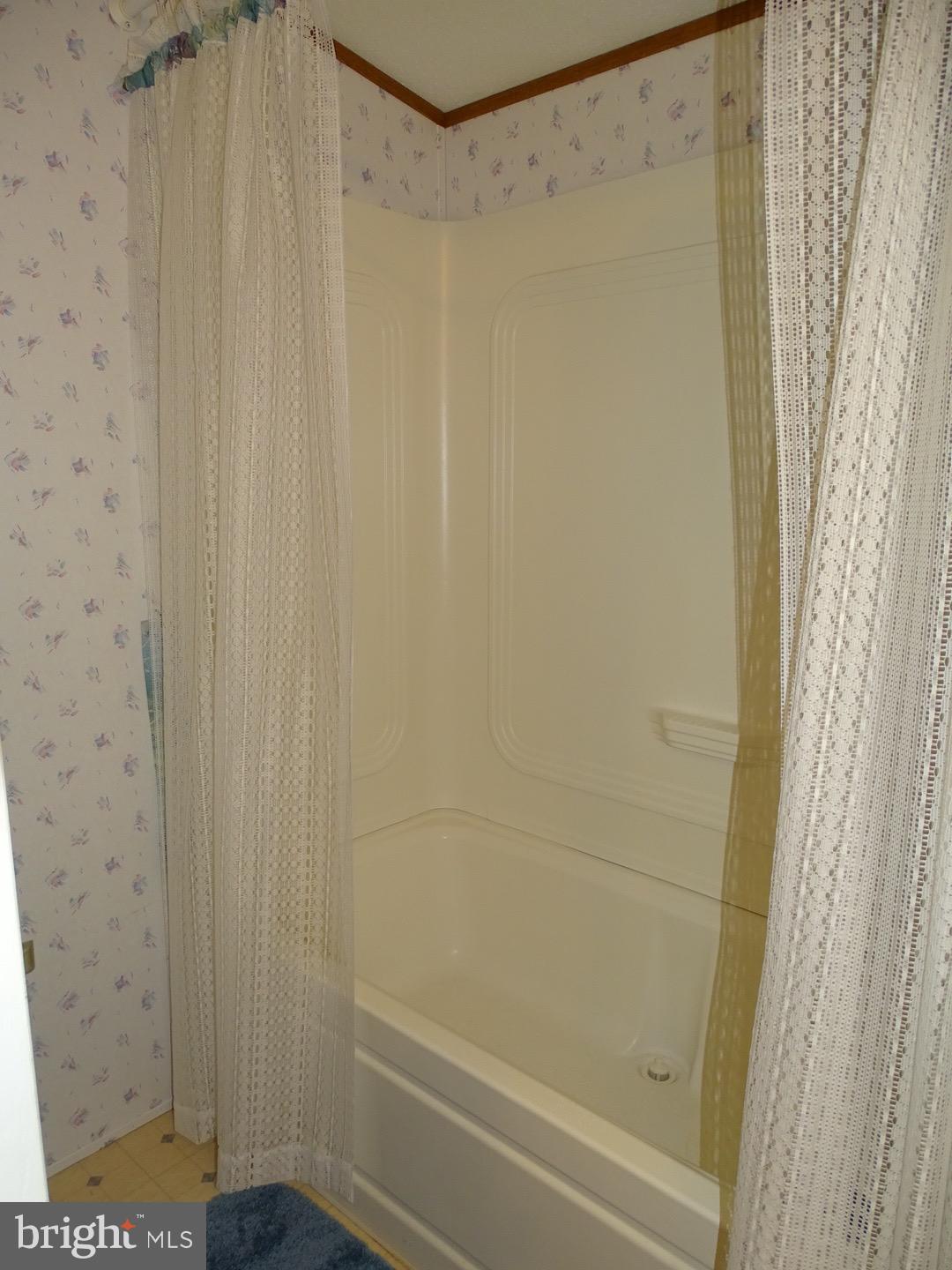 COLONIAL ESTATES - Residential