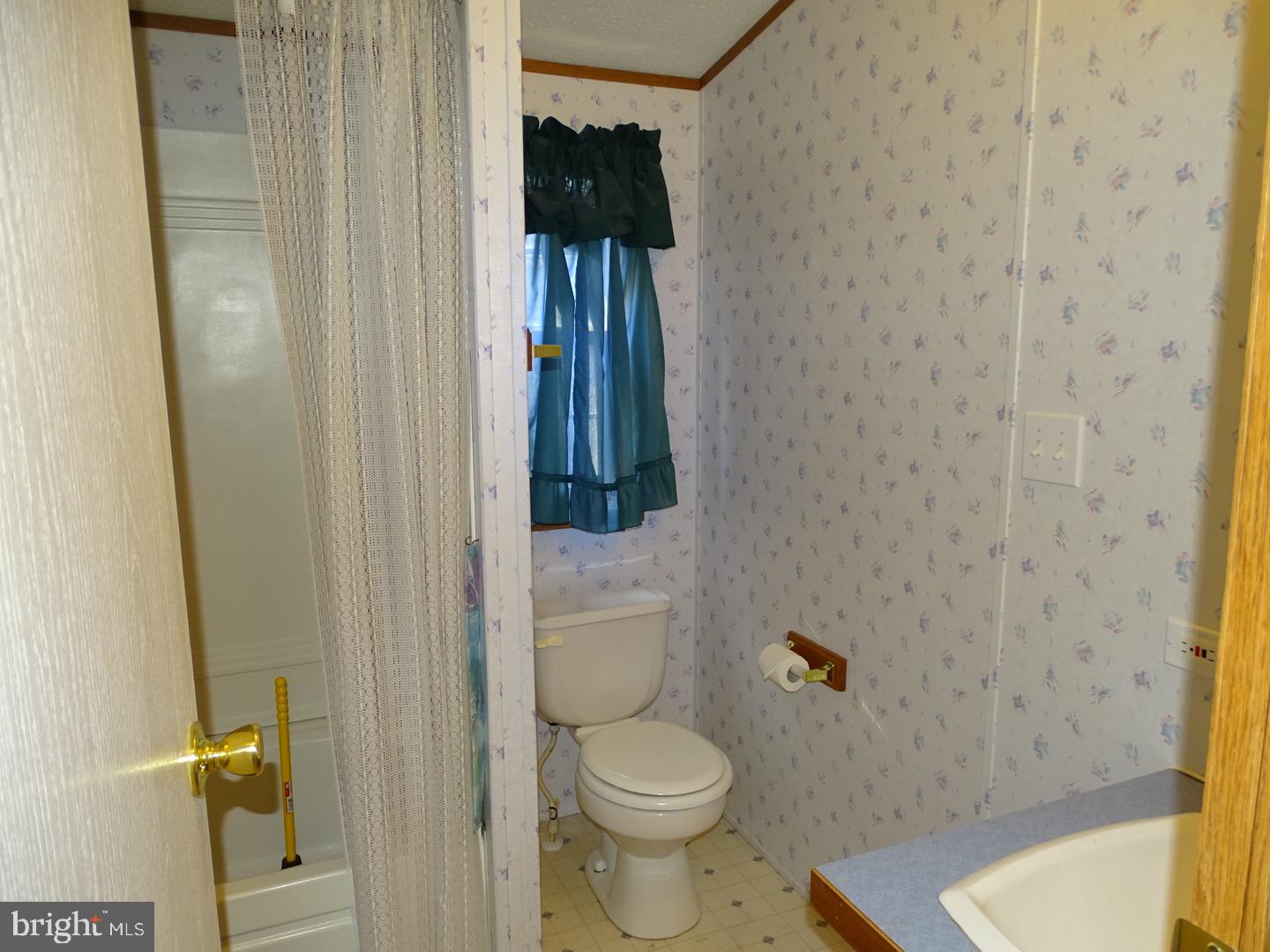 COLONIAL ESTATES - Residential