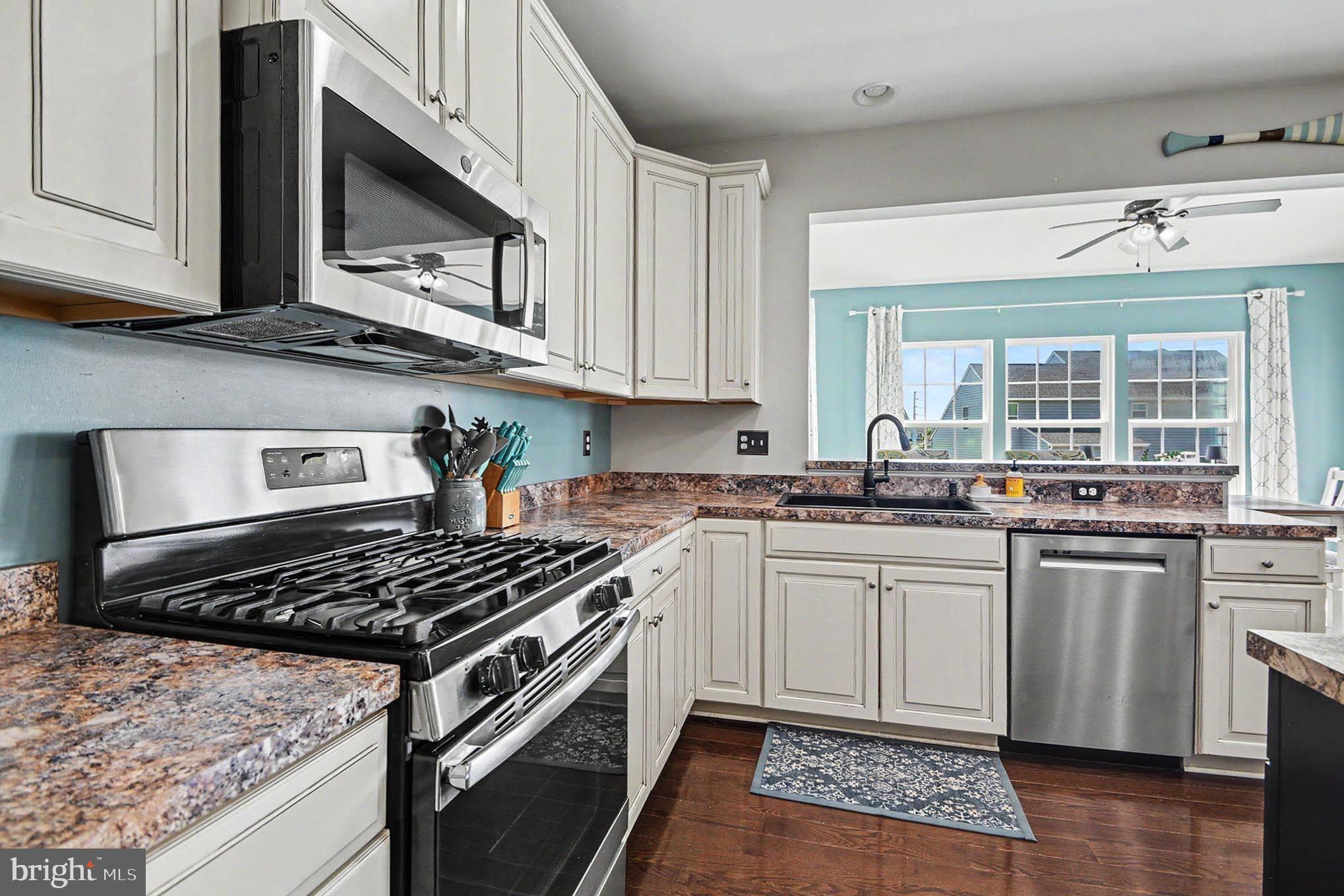 PRES AT MONTGOMERY - Residential