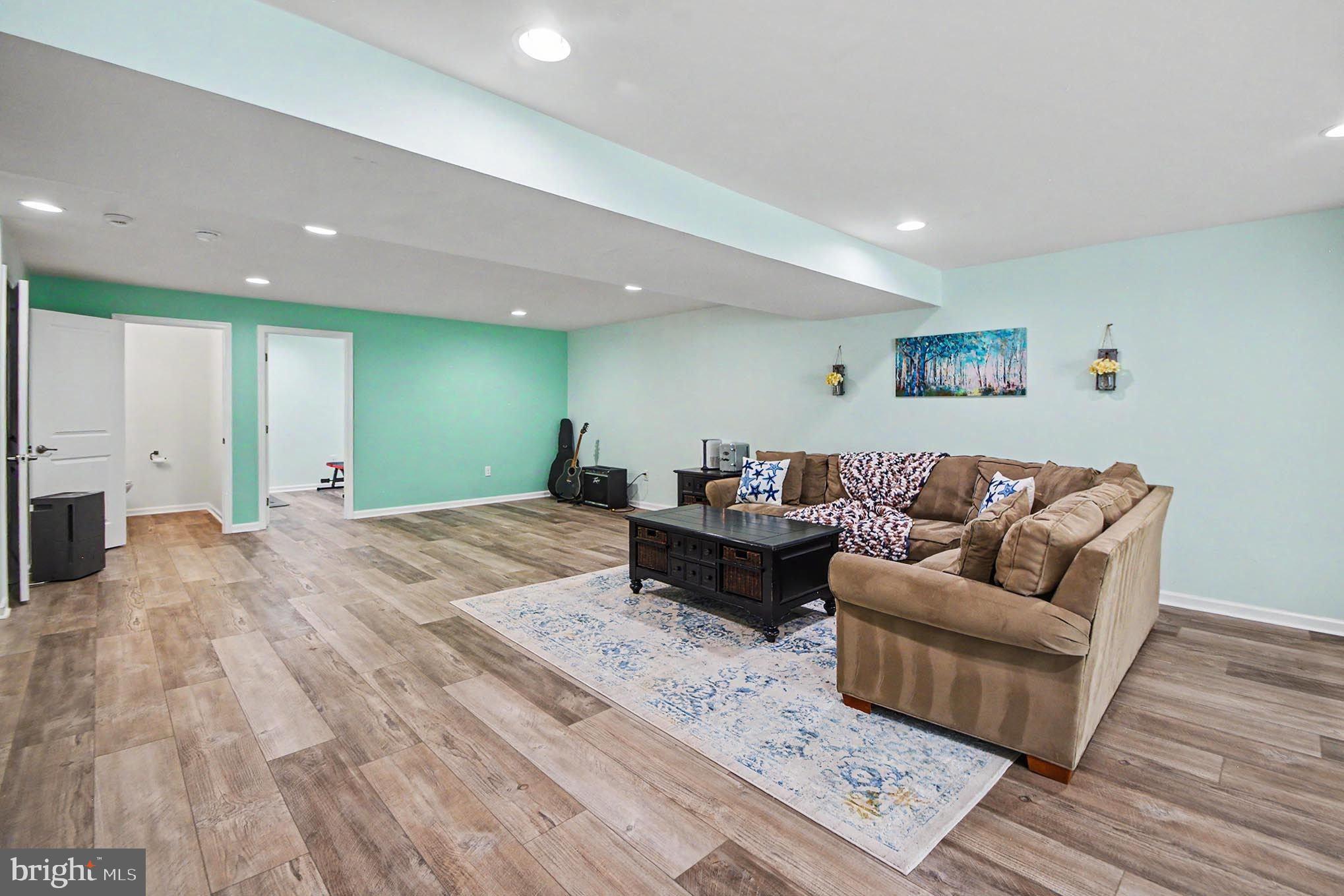 PRES AT MONTGOMERY - Residential